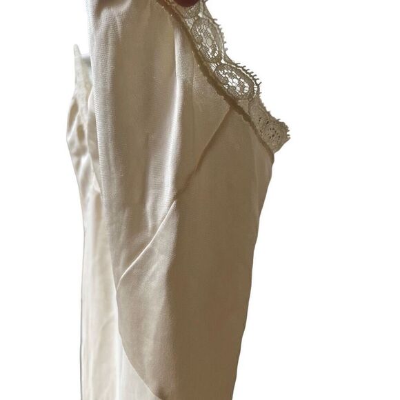 Vintage Shadowline Full Slip Womens 34 MS Pale Yellow Lace Trim Adjustable Strap - Picture 7 of 7